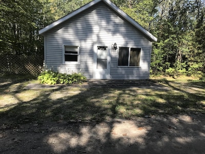 Affordable Cottage Steps Away From Lake Avalon