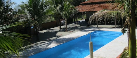 Piscina aquecida com aquecimento SOLAR, grande e muito bem cuidada.