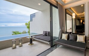 Beachfront Pool Suite 