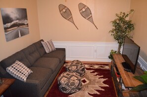 Sitting room with sofa-bed, flatscreen TV and Blu-ray DVD player