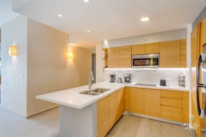 A fully-equipped kitchen w/everything you need for healthy home-cooked meals