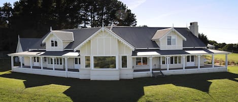 A large country home with wrap around verandahs to enjoy the spectacular views.