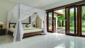 5 BR, 2 Pools Villas, Staff Service