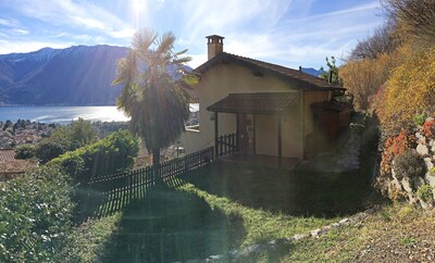 Panoramablick auf den Comer See (von Isola Comacina nach Bellagio)
