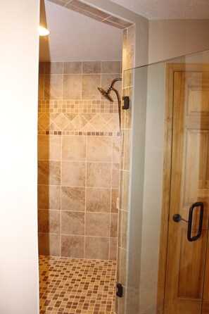 MASTER BATH DOUBLE SHOWER