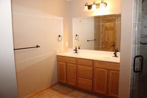 MASTER DOUBLE BATH