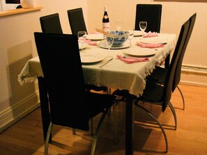 dining with service for 6
