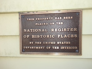 Unclassified image, 4 of 31, button