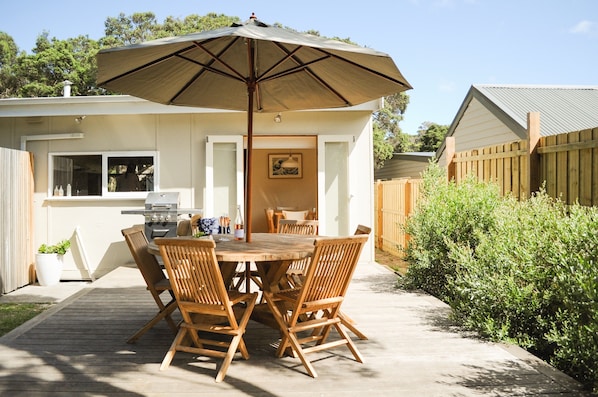 Rear deck with new Recycled Teak Setting!