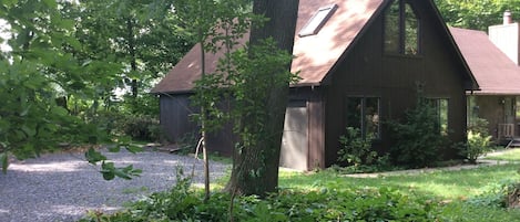 View of lodge as you pull into the driveway.