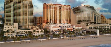 Marriott BeachPlace in the center of Fort Lauderdale Beach