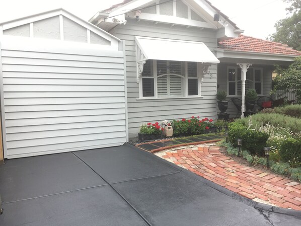 NEWPORT COTTAGE
