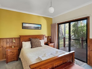 Queen bed bliss: Thoughtfully furnished for ultimate comfort. Sweet dreams await!