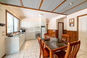 Culinary haven: Kitchen and dining in perfect harmony. Modern comfort meets delicious moments. 
