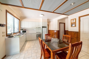 Culinary haven: Kitchen and dining in perfect harmony. Modern comfort meets delicious moments.