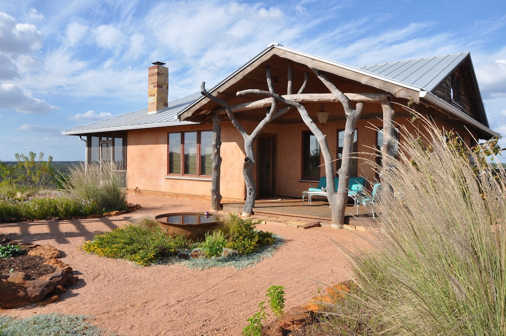 Gorgeous Straw Bale Home - Jeddo