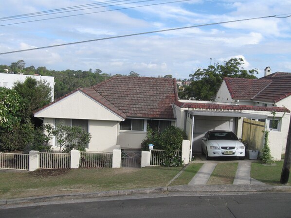 Cottage with carport for guest's use