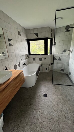 En suite for bedroom 1
