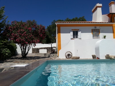 Cottage with private pool near Marvão