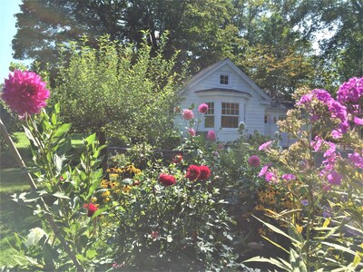 Cute country cottage for getaway stay