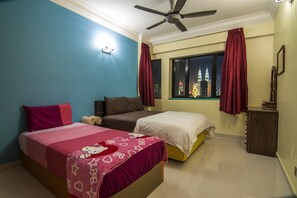 Master Bedroom / 