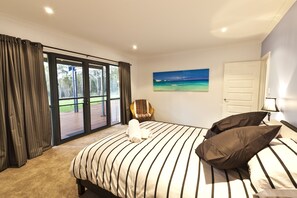 Wake up to valley views in the primary bedroom, which opens directly onto the deck. A peaceful and comfortable retreat with soft linens and a calming atmosphere.