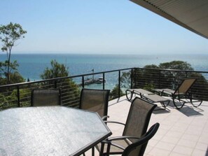 Deck off lounge 