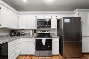 Full Kitchen with all your necessities!