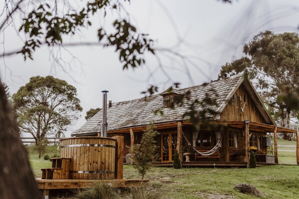 Kallarroo Cottage and wood-fired hot tub for winter and plunge pool for summer.