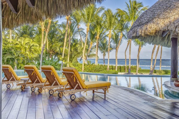 Sirena Blue - Luxury Beachfront Villa (5638)