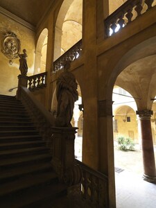 Apartamento de lujo en un antiguo palacio histórico en el corazón de Bolonia