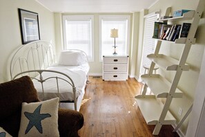 Trundle Bed (2 twins)