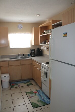 Full fridge kitchen, microwave, oven, stove, toaster oven, Keurig Coffee 