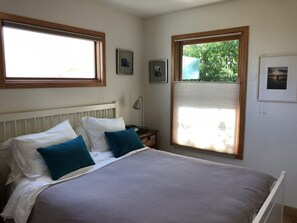 Bedroom with queen bed and crisp linens