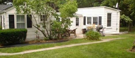 Private Cottage attached to historic home