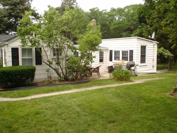 Private Cottage attached to historic home