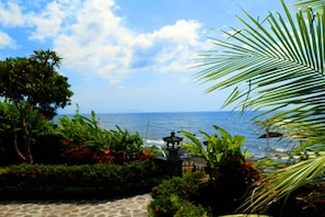Bali Absolute Beachfront Villa.Singaraja