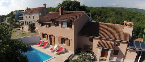 Villa Palazzina Burjaki for 8 persons with 4 BR, 5 BA, pool, fitness and sauna