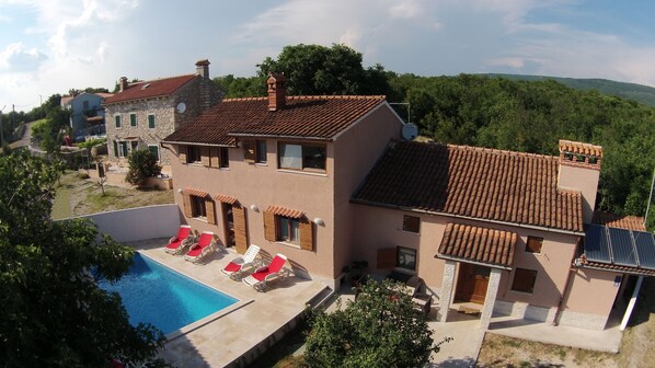 Villa Palazzina Burjaki for 8 persons with 4 BR, 5 BA, pool, fitness and sauna