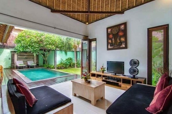 2 BR / Central Seminyak / Beach / Staff