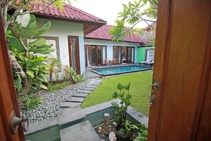 2 BR / Central Seminyak / Beach / Staff