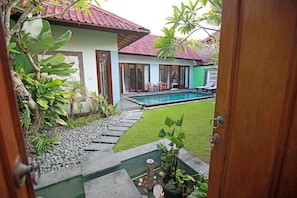 2 BR / Central Seminyak / Beach / Staff