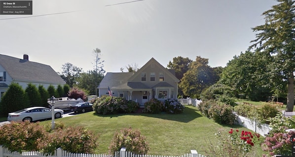 Plenty of parking in driveway and public park right next door