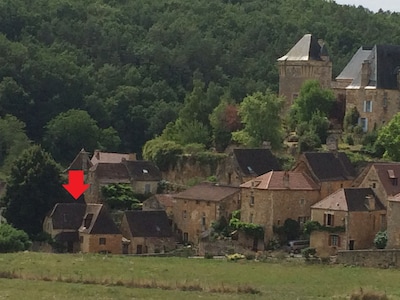 Charmantes Haus mit 3 Schlafzimmern, Garten und Pool im Herzen des mittelalterlichen Dorfes