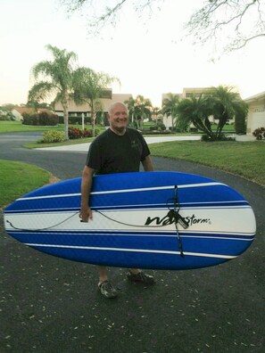 Free usage 2 stand-up paddleboards/surf board 
