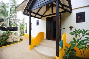 3BR Seafront BayView Villa - Koh Phangan
