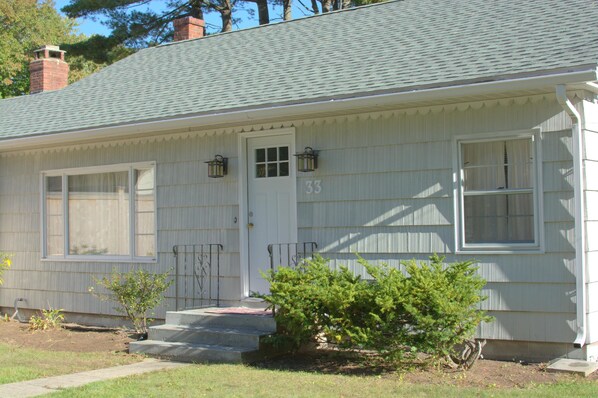 33 Riverbank Road