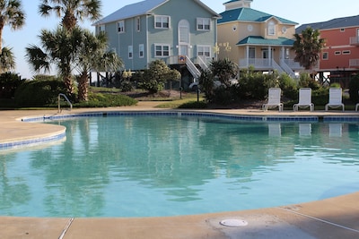 Great Beach Front Resort 2 BR/2 BA with a Beach View