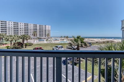Great Beach Front Resort 2 BR/2 BA with a Beach View