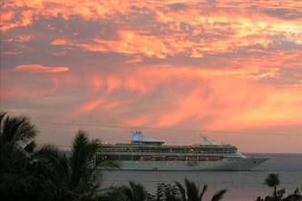 In Town Ocean View Condo-Walk to the Beach, Shops, Restaurants and Bars!